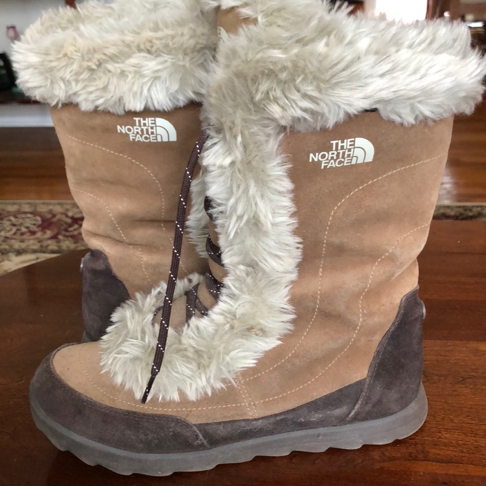 The North Face snow boots w/faux fur trim